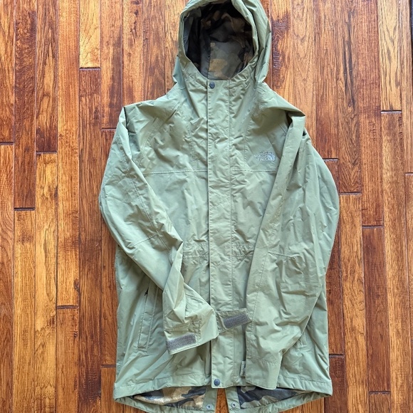 North Face Men's City Breeze Rain Parka Dryvent, Medium